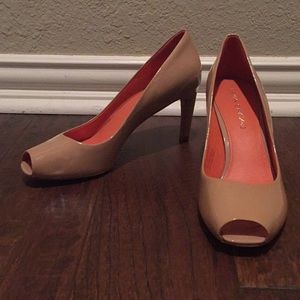 Via Spiga patent Tan heels